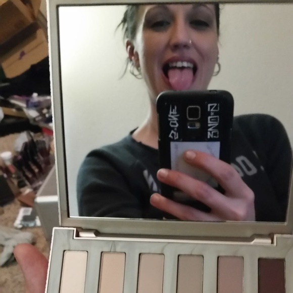 Meet your Posher-Shopper, Ashley! - Picture 4 of 6